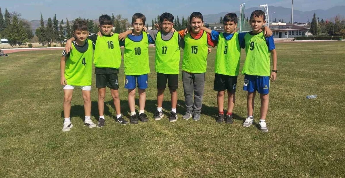 Aydınlı 4 öğrenci atletizmde bölge yarışlarına katılacak