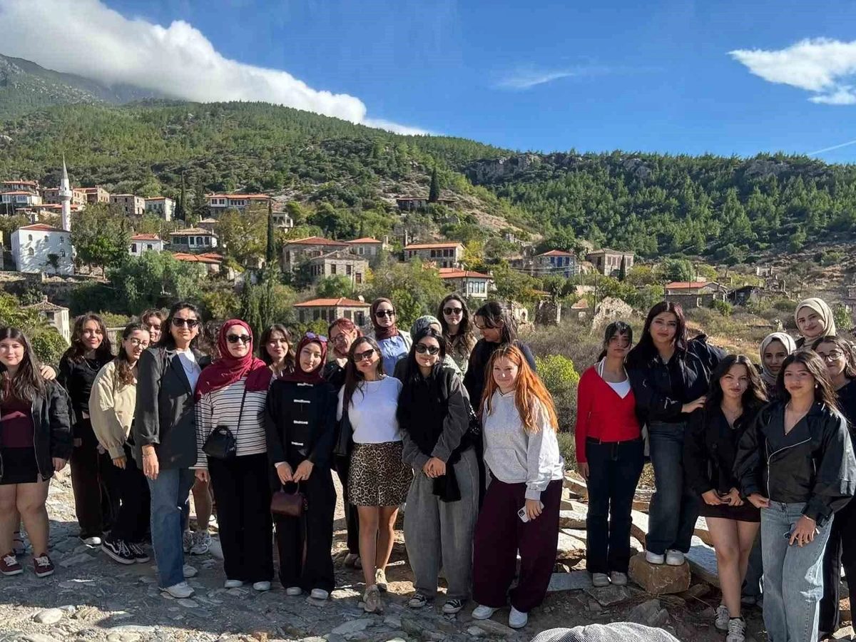 Aydınlı öğrenciler tarih ve kültür yolculuğuna çıktı