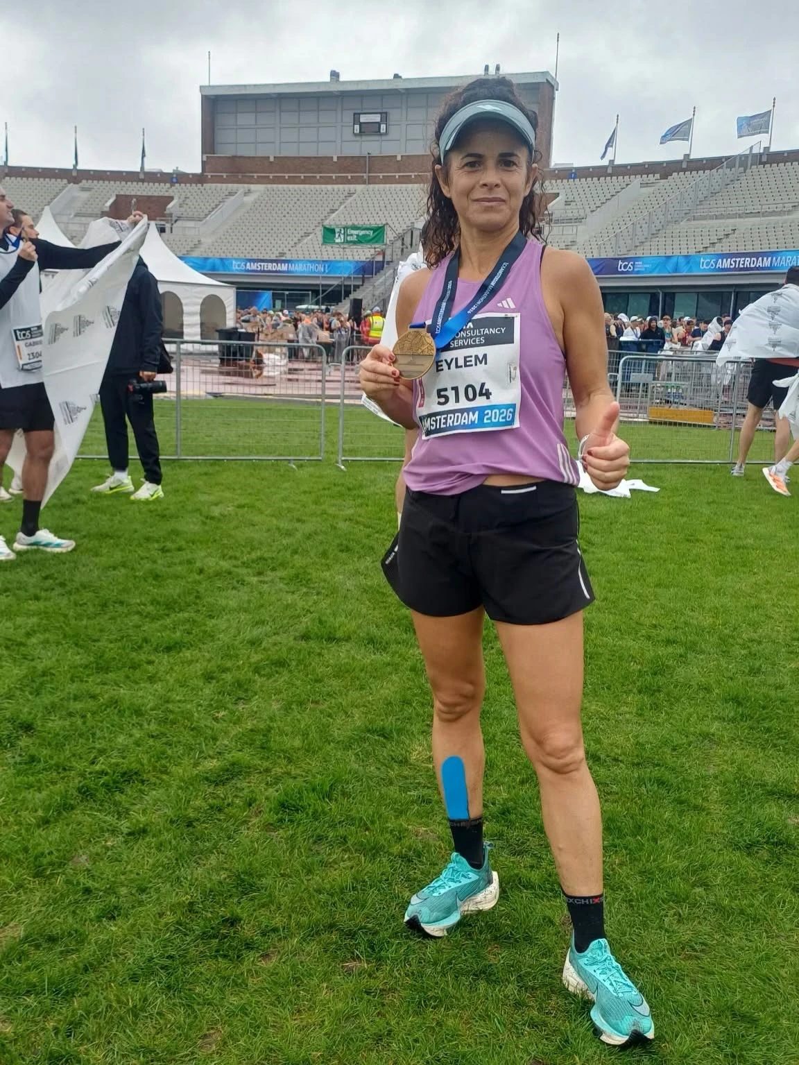 Aydınlı öğretmen Eylem Bezen, Amsterdam Maratonu'nu kişisel rekorla bitirdi