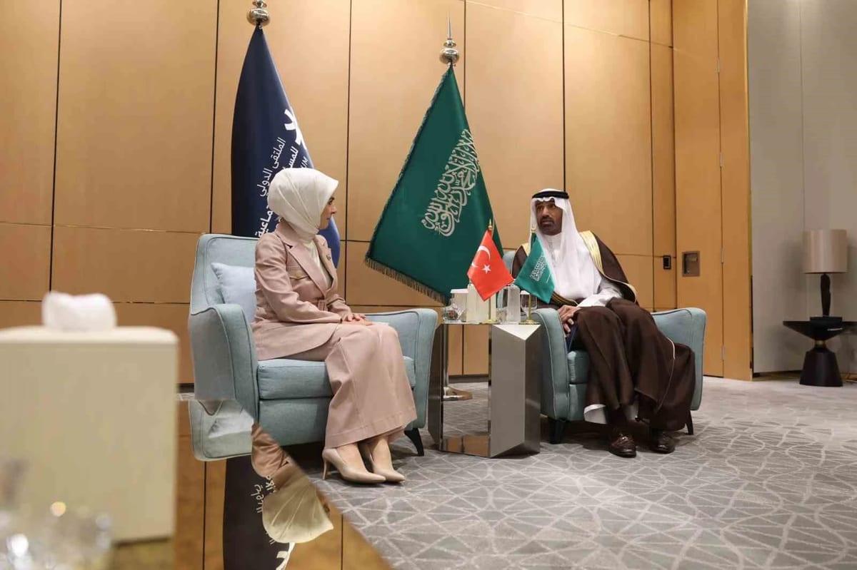 Bakan Göktaş, Singapur, Katar, Umman, Suudi Arabistan ve Bahreynli mevkidaşlarıyla bir araya geldi