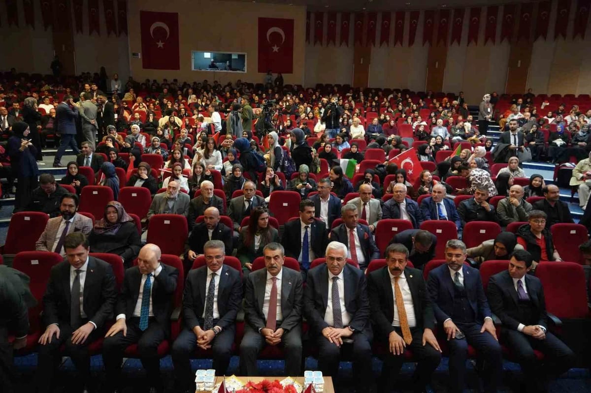 Bakan Tekin: "İmam hatip okullarının üçüncü kurucusu Cumhurbaşkanımız Recep Tayyip Erdoğan’dır"