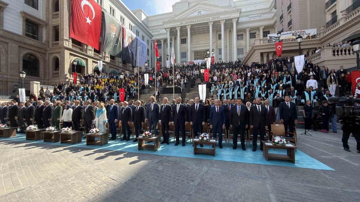 Bakan Tekin: "Okullarımızın kapısında, bahçesinde ve koridorunda gereken her tedbiri almayı sürdüreceğiz"