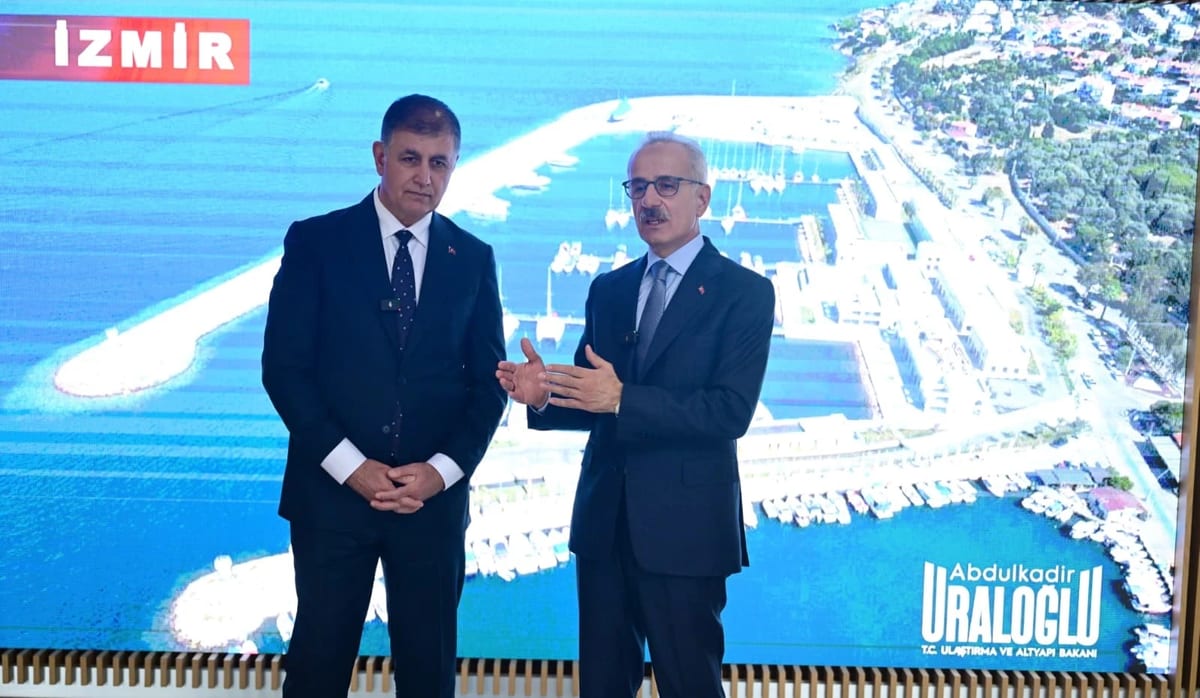 Bakan Uraloğlu, İzmir Büyükşehir Belediye Başkanı Tugay ile görüştü