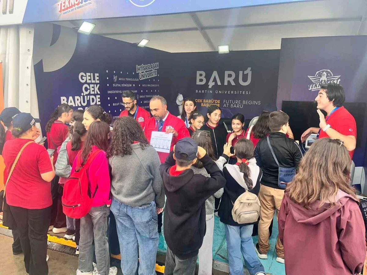 BARÜ, TEKNOFEST Güneydoğu’da bilim ve teknoloji çalışmalarıyla yoğun ilgi görüyor
