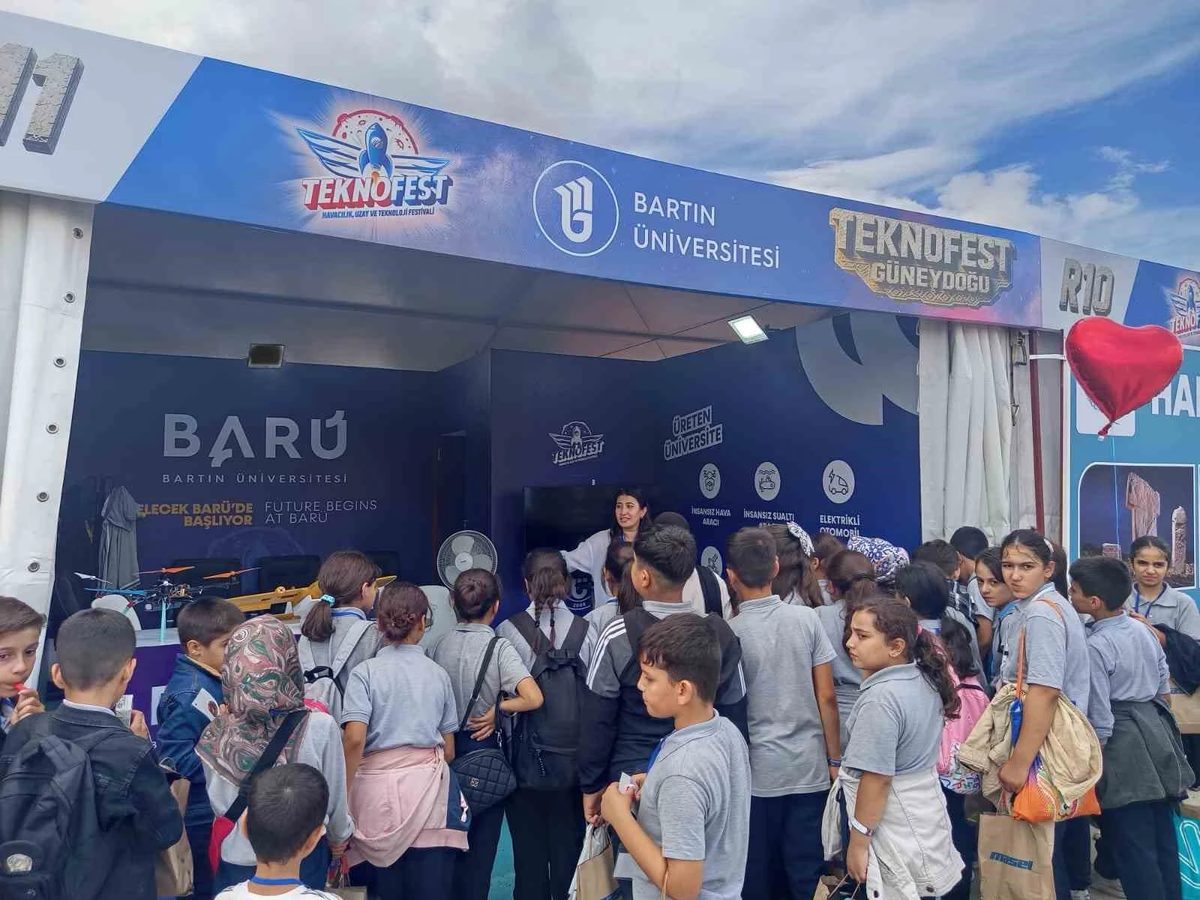 BARÜ, TEKNOFEST Güneydoğu’da bilim ve teknoloji çalışmalarıyla yoğun ilgi görüyor