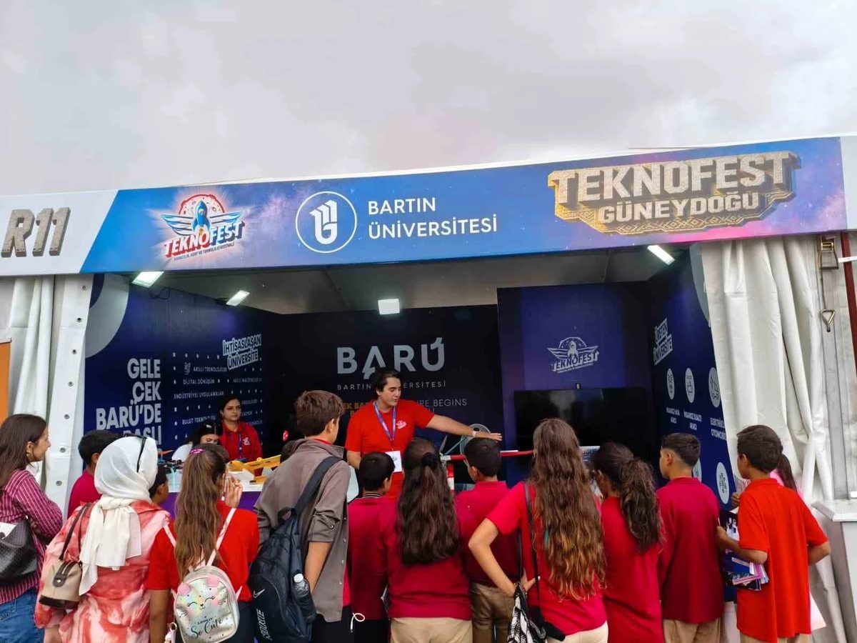 BARÜ, TEKNOFEST Güneydoğu’da bilim ve teknoloji çalışmalarıyla yoğun ilgi görüyor