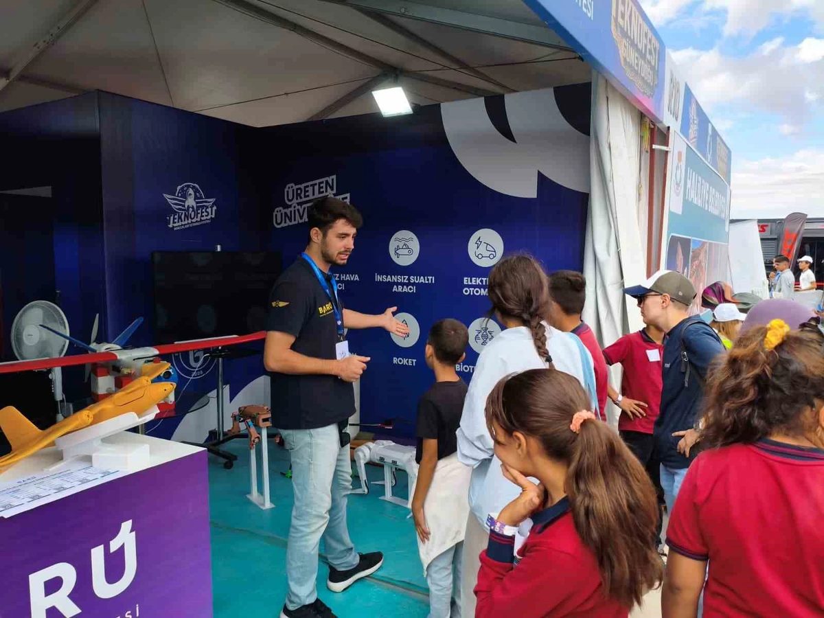 BARÜ, TEKNOFEST Güneydoğu’da bilim ve teknoloji çalışmalarıyla yoğun ilgi görüyor