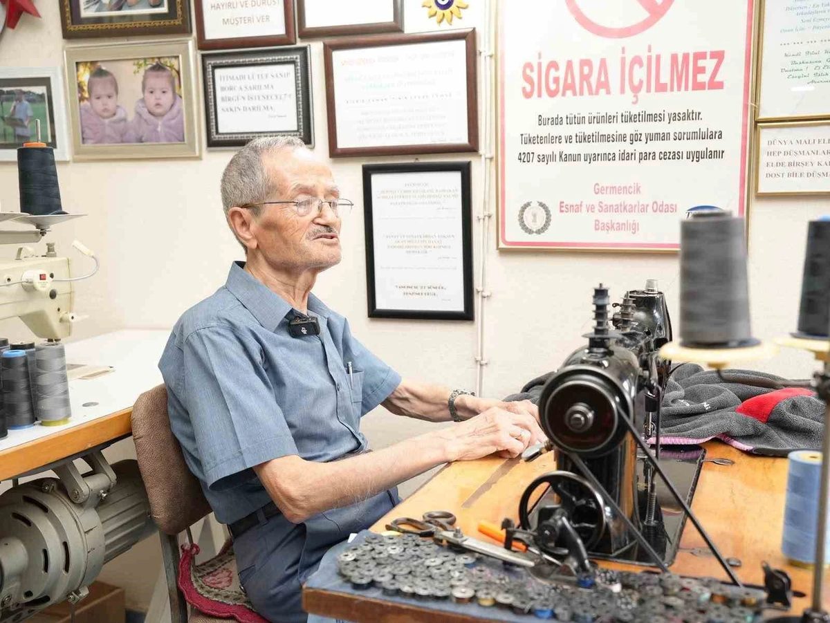 Başkan Burak Zencirci, 67 yıllık terzi İsmail Gülcan'ın doğum gününü kutladı