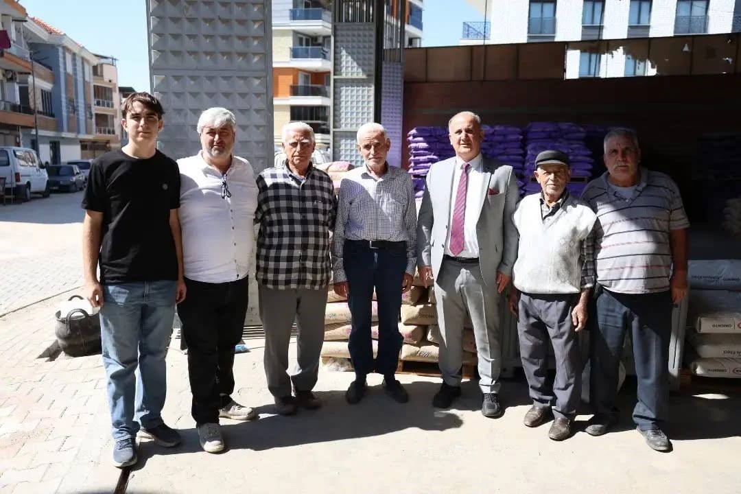 Başkan Kaya, İncirliova Köylü Pazarı’nda esnaf ve vatandaşlarla buluştu