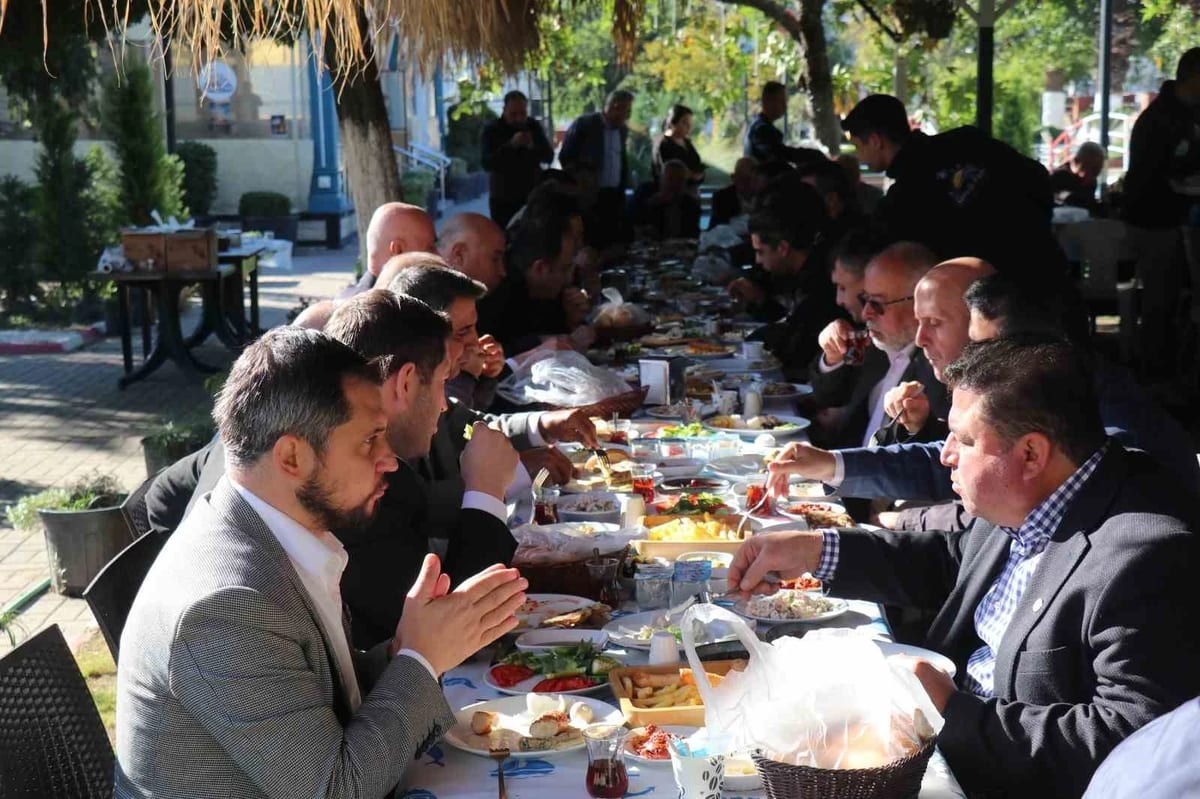 Başkan Özel, muhtarların gününü kutladı