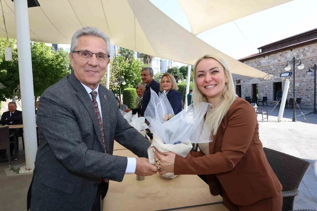 Başkan Tetik, yemekte muhtarlarla bir araya geldi