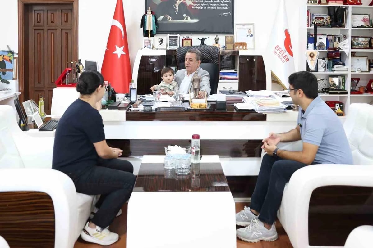 Başkan Yetişkin, sağlığına kavuşan minik Teoman’ı ağırladı