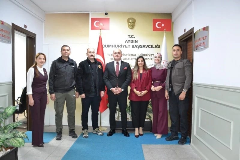 Başsavcı Arısoy, Aydın Adliyesi'ni gezerek Cumhuriyet'in 103. yılını kutladı