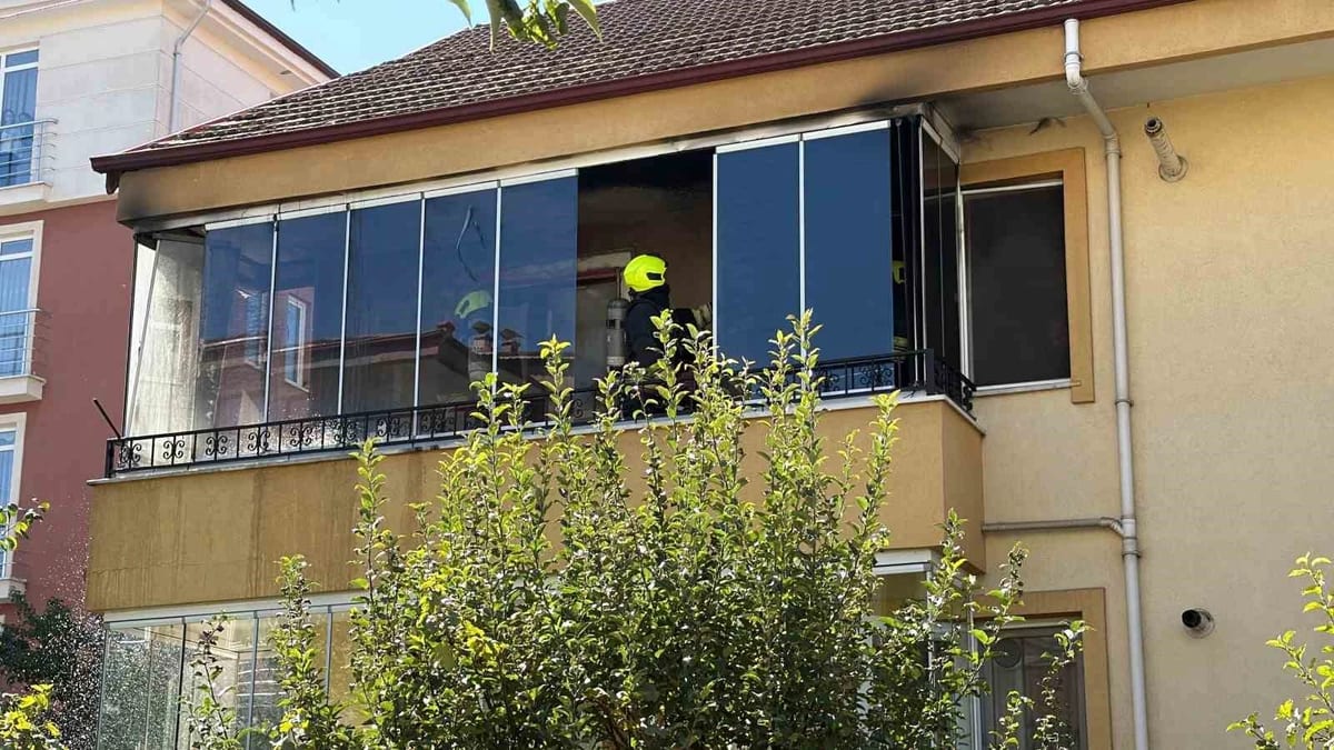 Bolu’da balkon yangını paniğe neden oldu