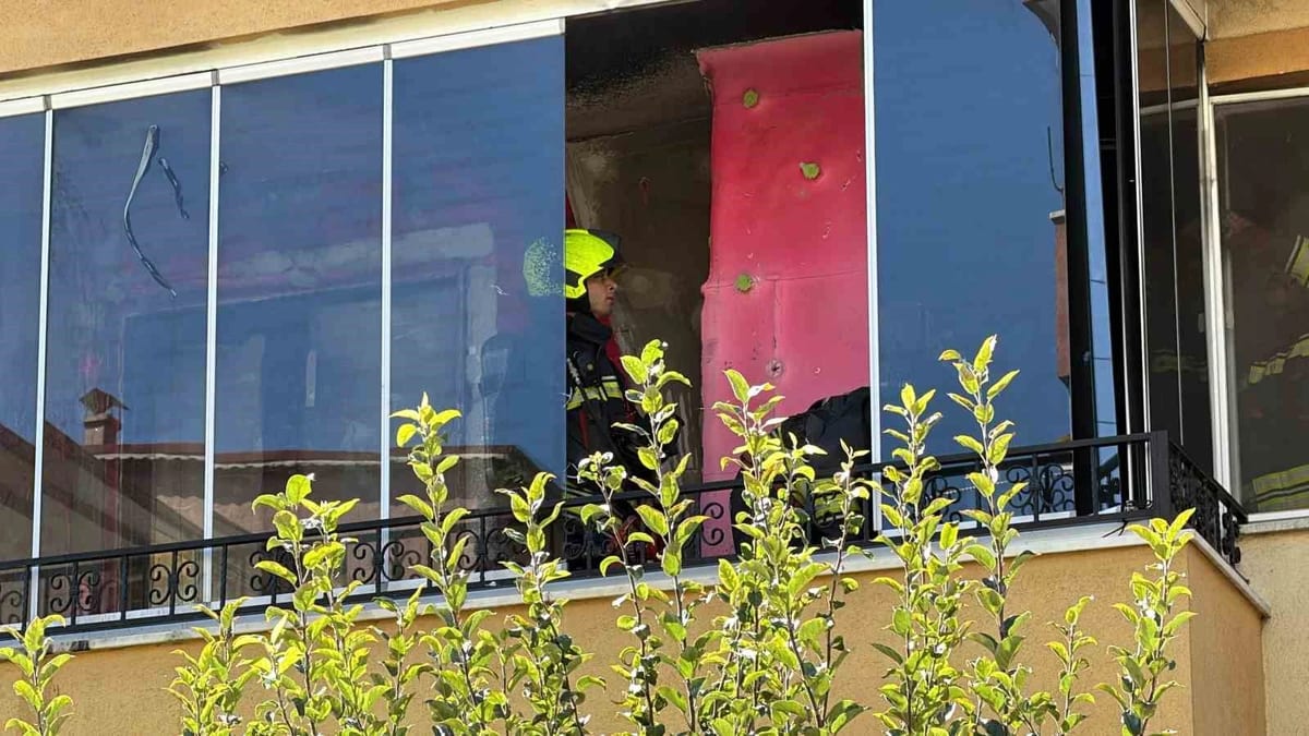 Bolu’da balkon yangını paniğe neden oldu