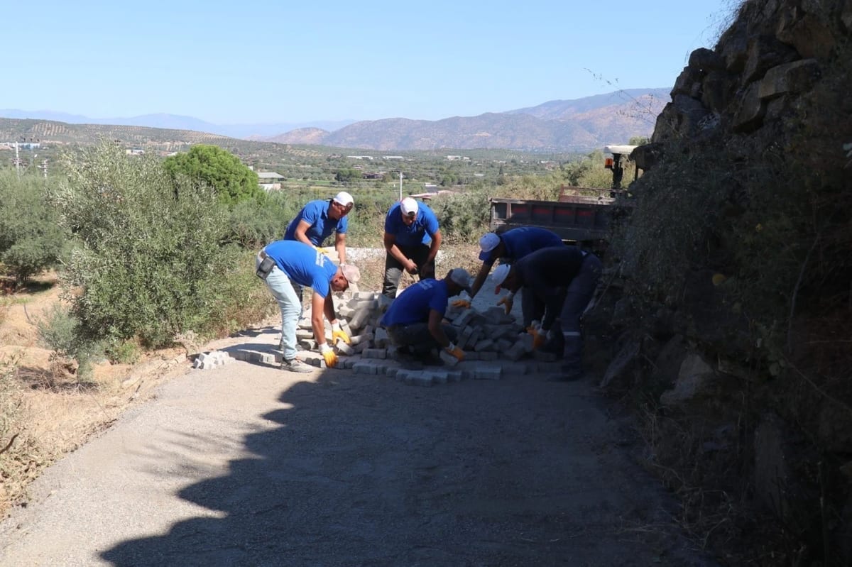 Bozdoğan Belediyesi Kamışlar Mahallesi’nde yolları yeniliyor