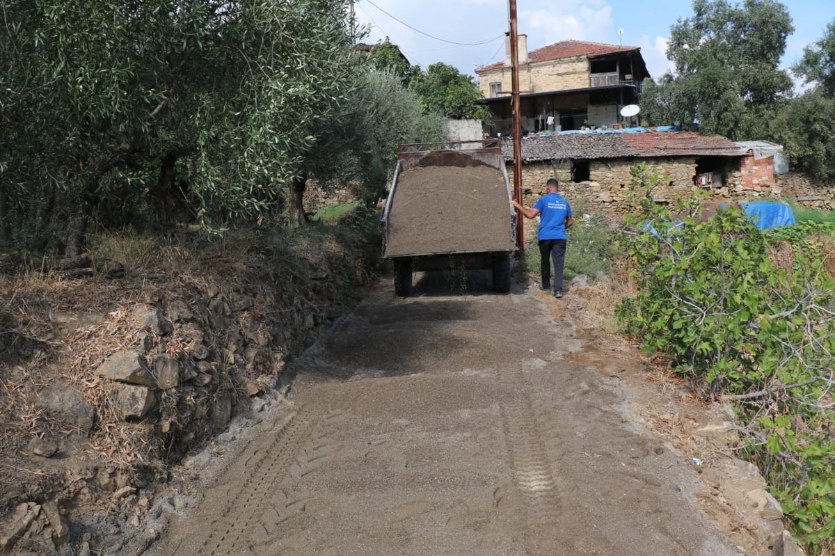 Bozdoğan Belediyesi Kamışlar Mahallesi’nde yolları yeniliyor