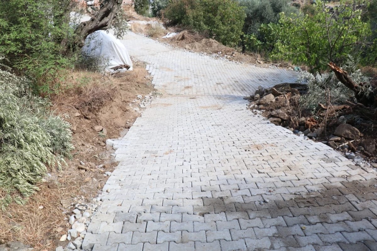 Bozdoğan Belediyesi Kamışlar Mahallesi’nde yolları yeniliyor