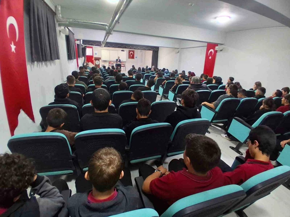 Bozdoğan’da öğrencilere camilerin toplumsal hayattaki önemi anlatıldı