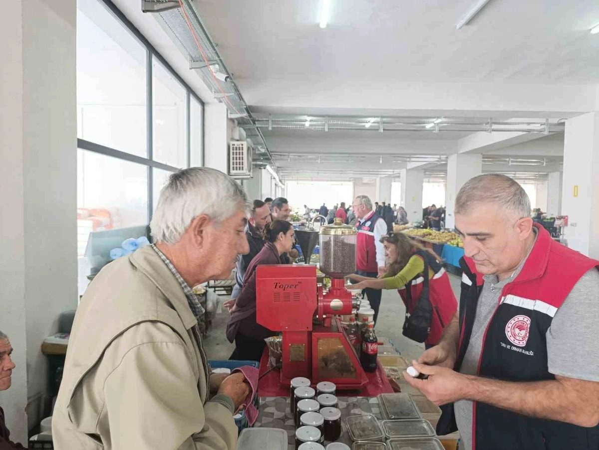 Buharkent’te pazar tezgahları denetlendi
