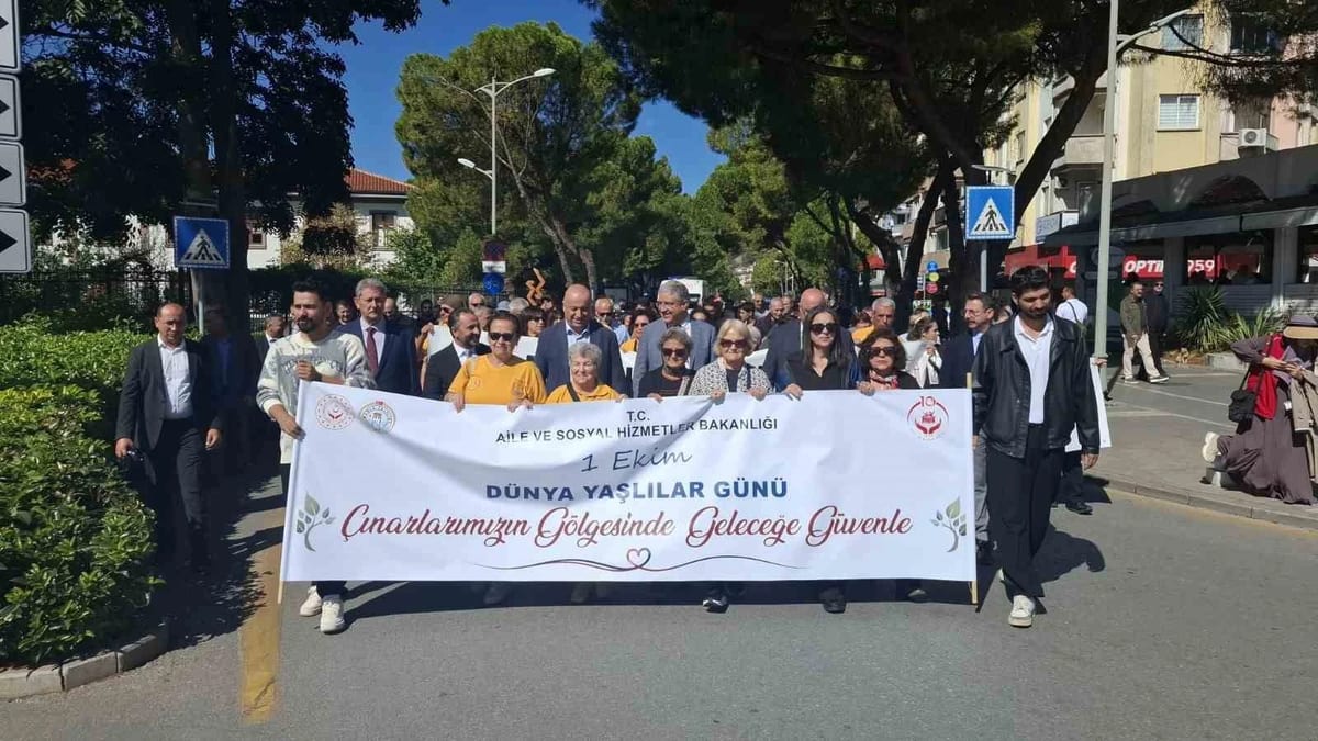 Büyükşehir’in 100 Yaş Evi’nde Dünya Yaşlılar Günü buluşması