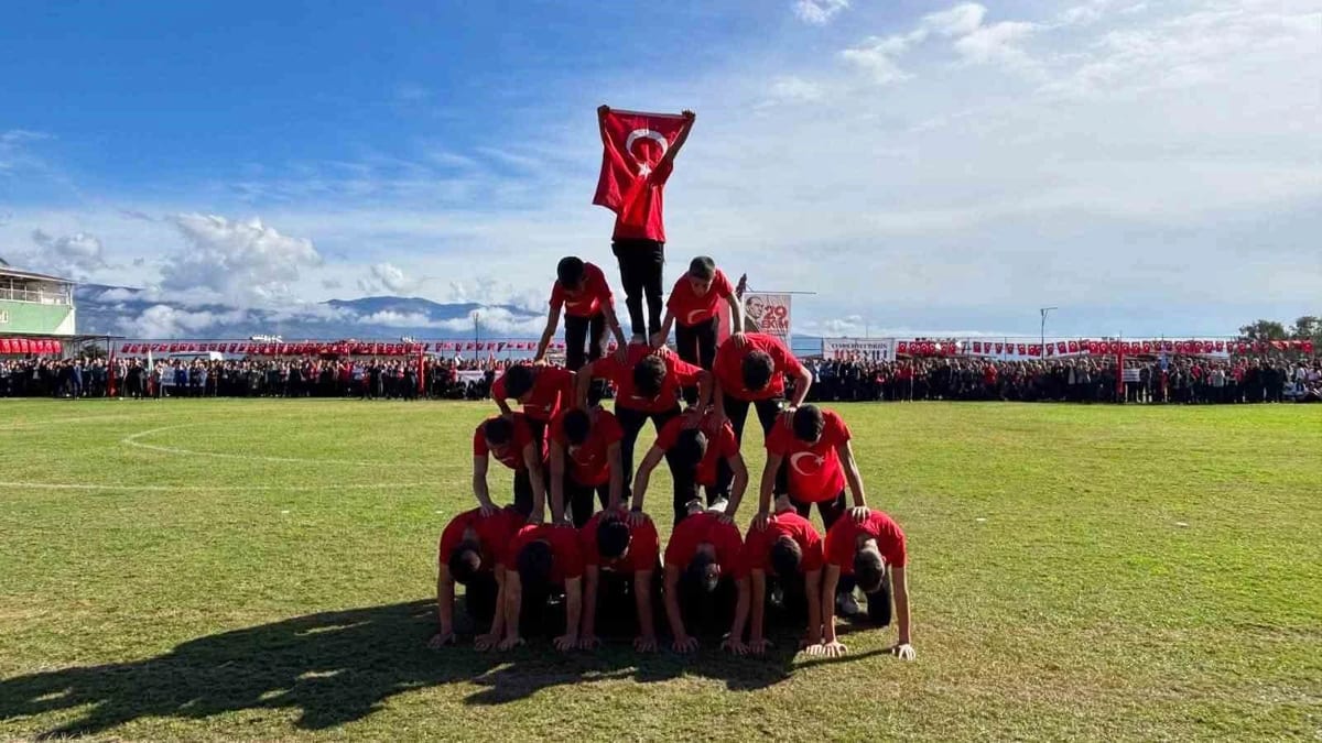 Cumhuriyet’in 103. yılı Bozdoğan’da öğrenci gösterileriyle kutlandı