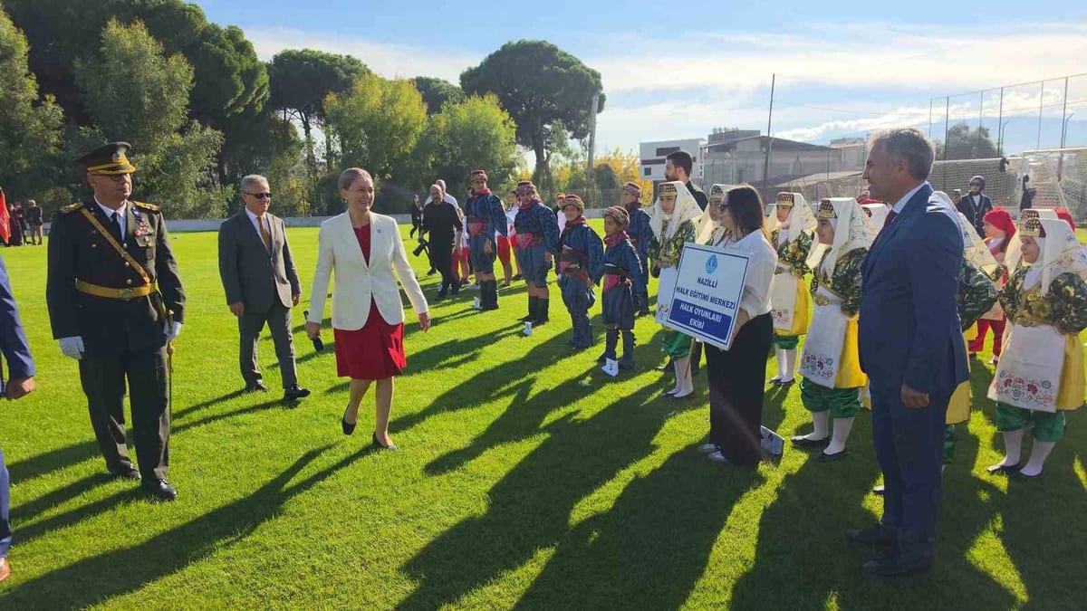 Cumhuriyetin 103. yılı Nazilli'de coşkuyla kutlandı, kent bayraklarla donatıldı