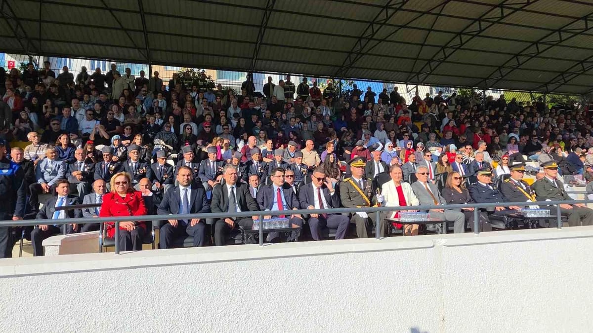Cumhuriyetin 103. yılı Nazilli'de coşkuyla kutlandı, kent bayraklarla donatıldı