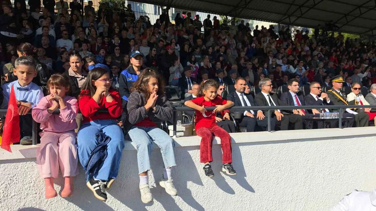 Cumhuriyetin 103. yılı Nazilli'de coşkuyla kutlandı, kent bayraklarla donatıldı