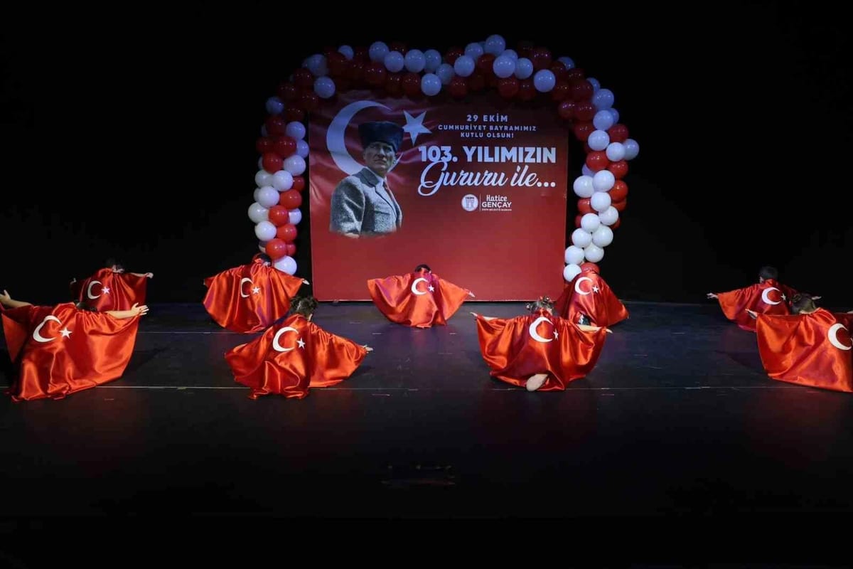 Didim'de minikler Cumhuriyet'in 103. yılını DİGEM'de coşkuyla kutladı