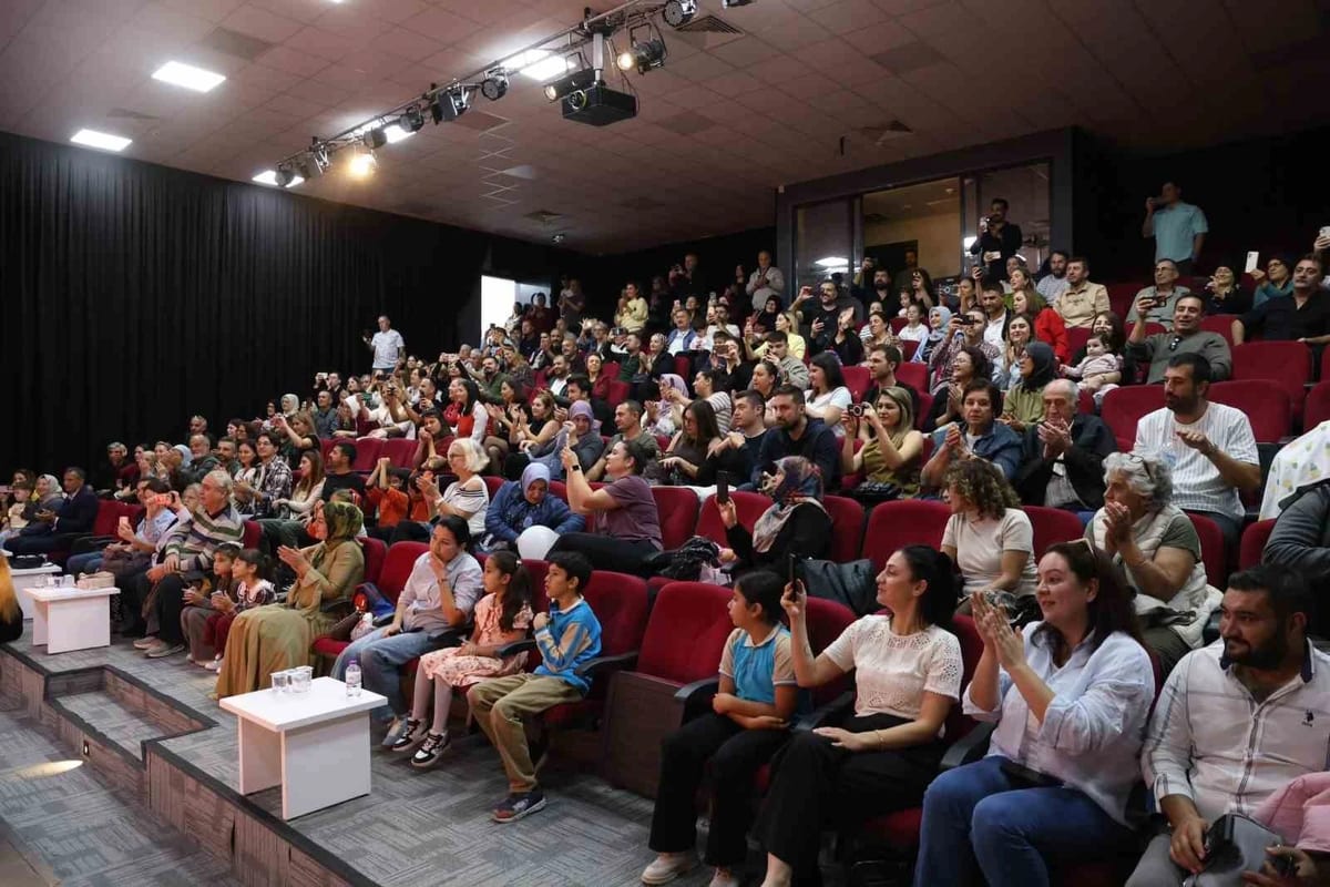 Didim'de minikler Cumhuriyet'in 103. yılını DİGEM'de coşkuyla kutladı