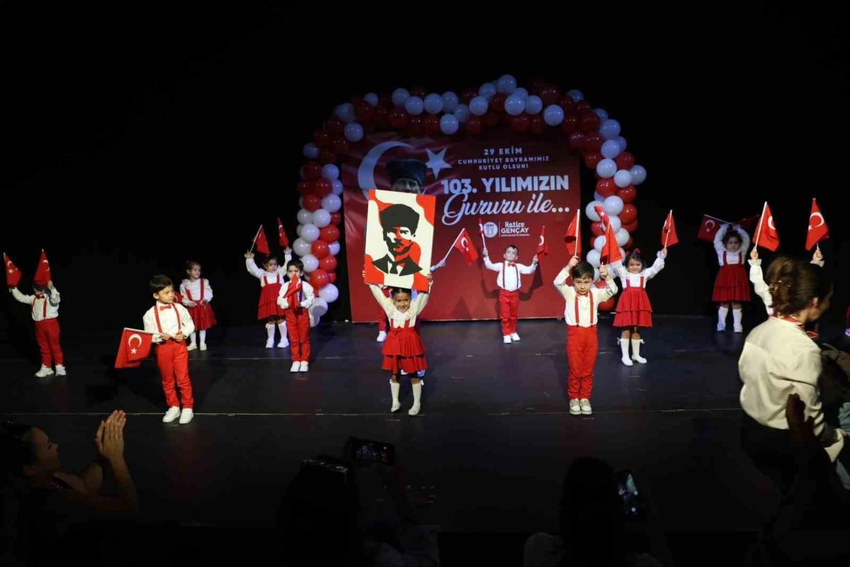 Didim'de minikler Cumhuriyet'in 103. yılını DİGEM'de coşkuyla kutladı