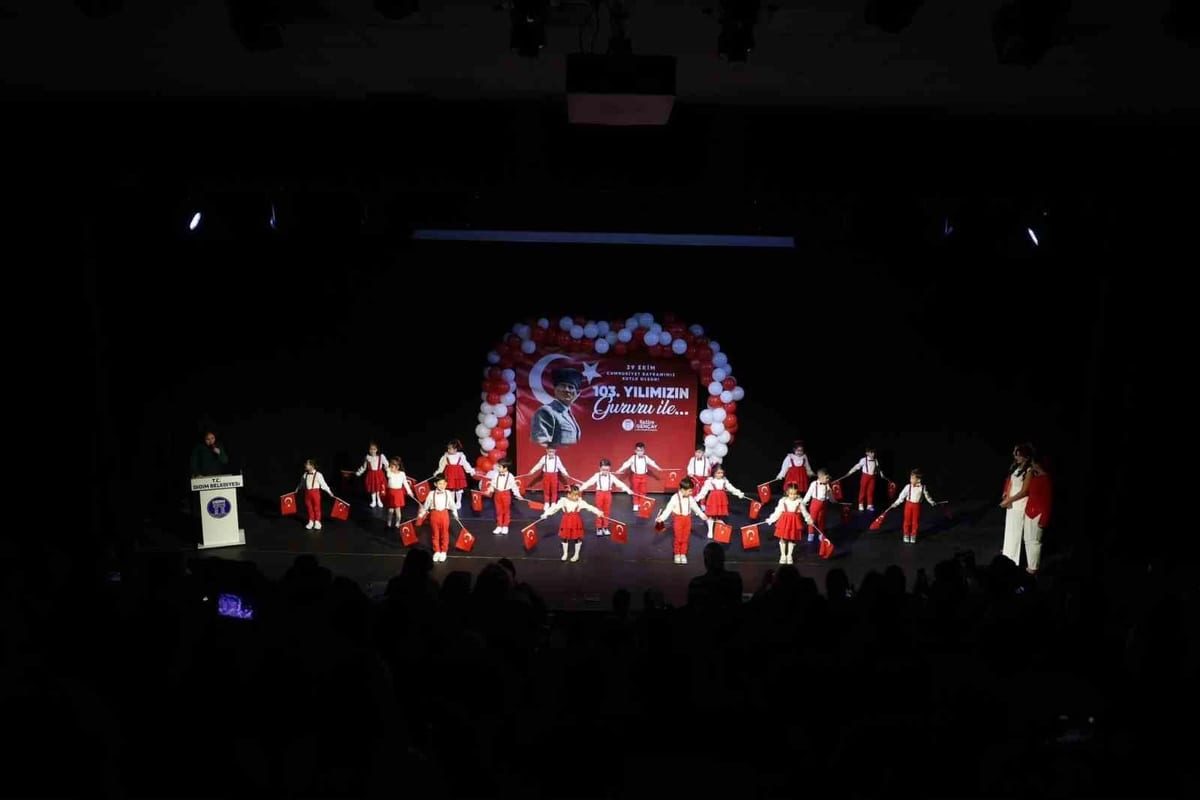 Didim'de minikler Cumhuriyet'in 103. yılını DİGEM'de coşkuyla kutladı