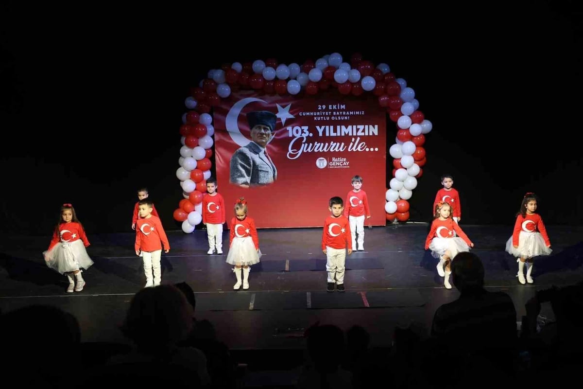 Didim'de minikler Cumhuriyet'in 103. yılını DİGEM'de coşkuyla kutladı