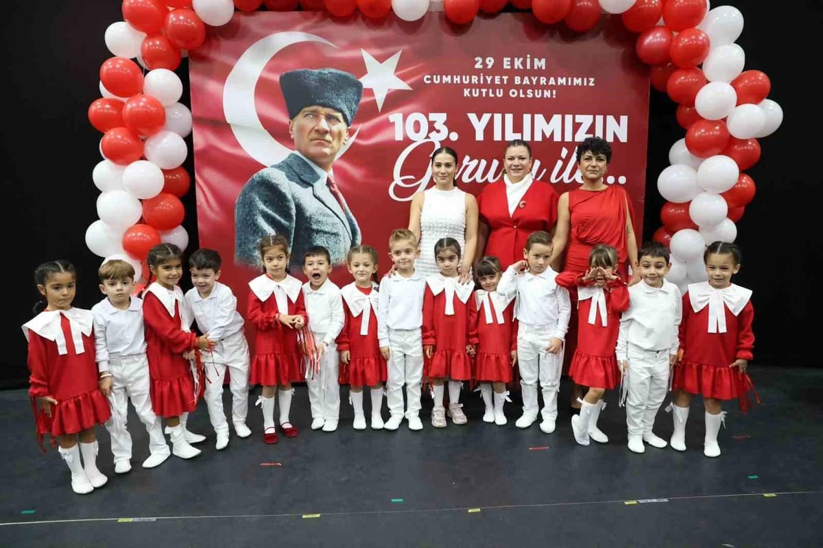 Didim'de minikler Cumhuriyet'in 103. yılını DİGEM'de coşkuyla kutladı