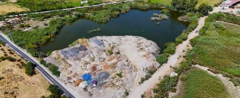 Doğal alana dökülen hafriyat ve çöpler belediye ekiplerince temizlendi
