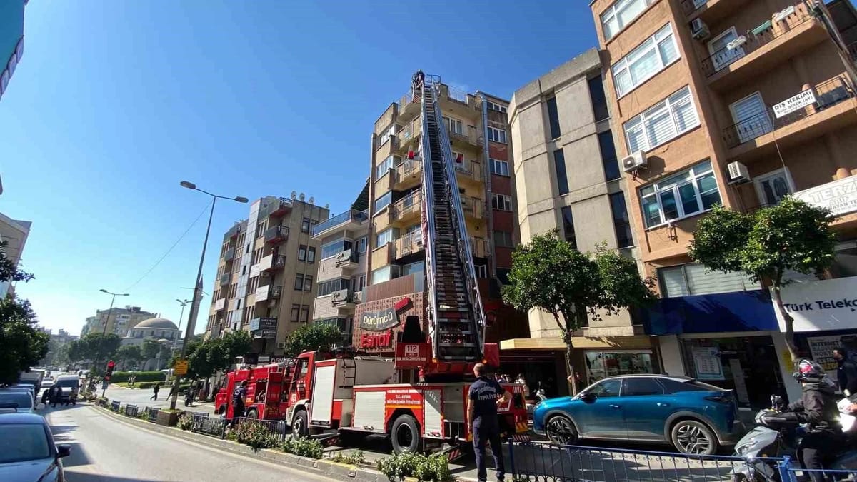 Dürümcünün bacasında çıkan yangın panikletti