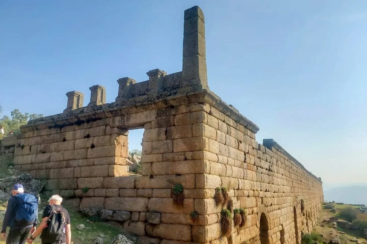 Efeler Belediyesi, Alinda Antik Kenti'nde Cumhuriyet yürüyüşü düzenledi
