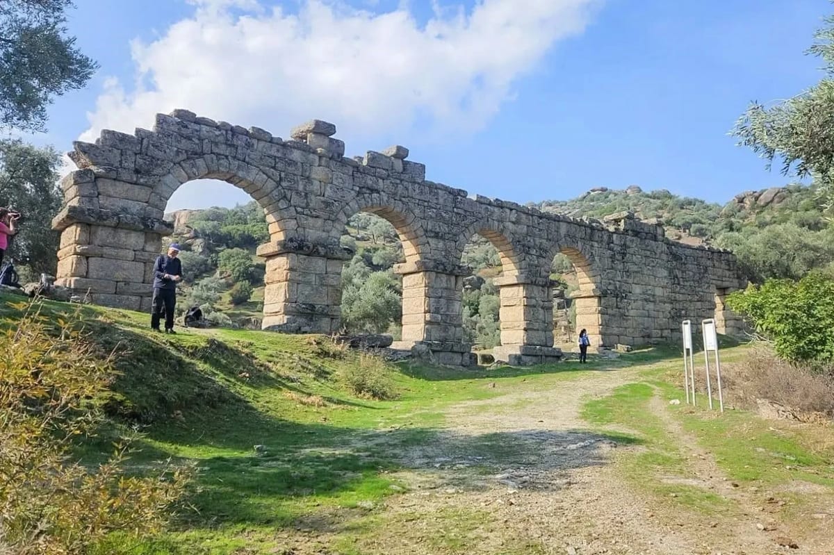 Efeler Belediyesi, Alinda Antik Kenti'nde Cumhuriyet yürüyüşü düzenledi