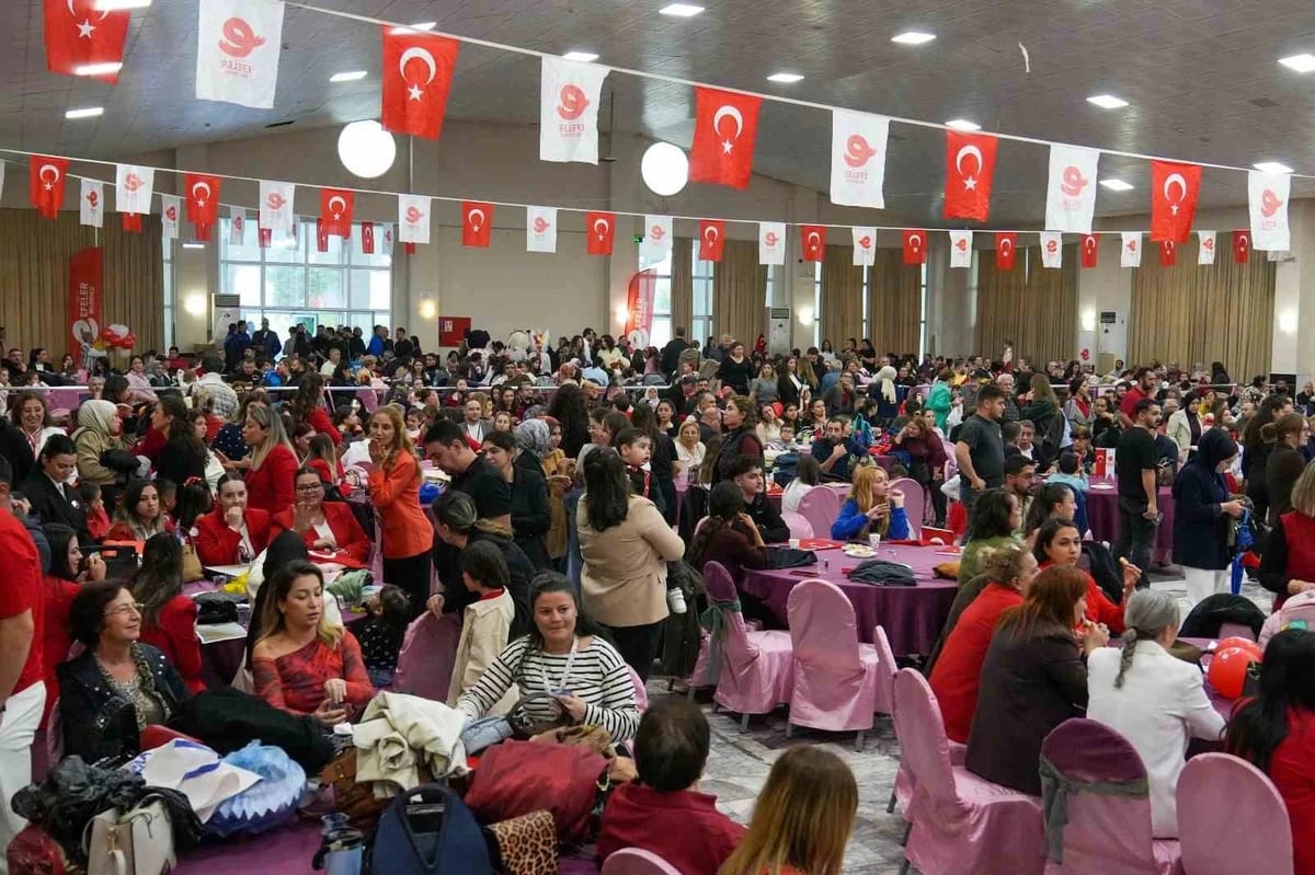 Efeler Belediyesi Cumhuriyet’in 103’üncü yılını etkinliklerle kutladı
