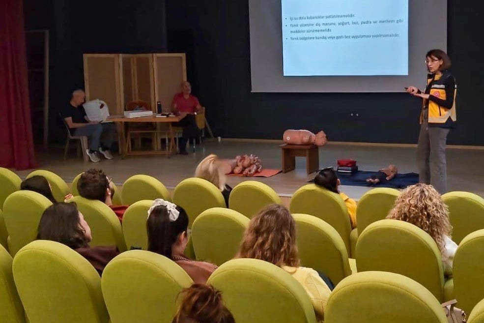 Efeler Belediyesi personeline ilk yardım eğitimi