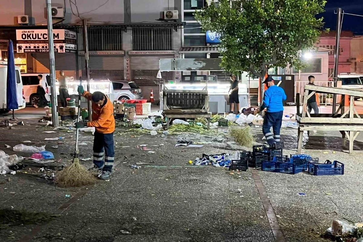 Efeler Belediyesi semt pazarlarında temizlik çalışması yaptı
