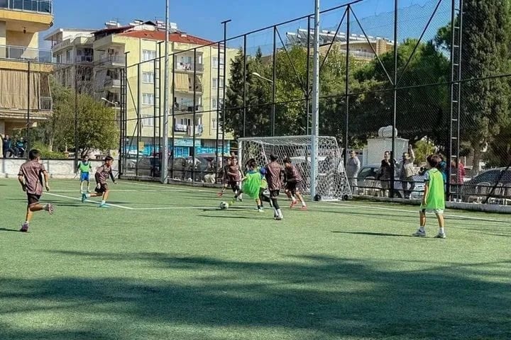 Efeler’de 120 minik sporcu Cumhuriyet Bayramı turnuvasında ter döktü