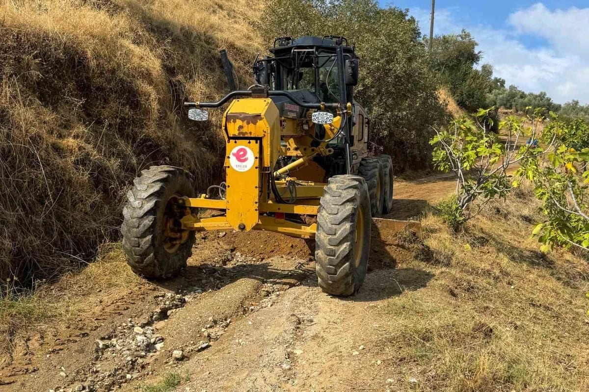 Efeler’de sağanak yağışın kapattığı mahalle yolları yeniden açıldı