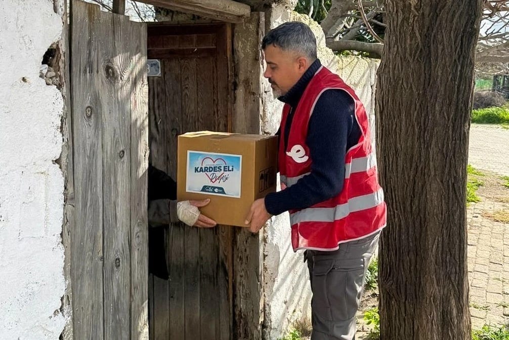 Efeler’de sosyal destekler binlerce vatandaşa ücretsiz ulaşıyor