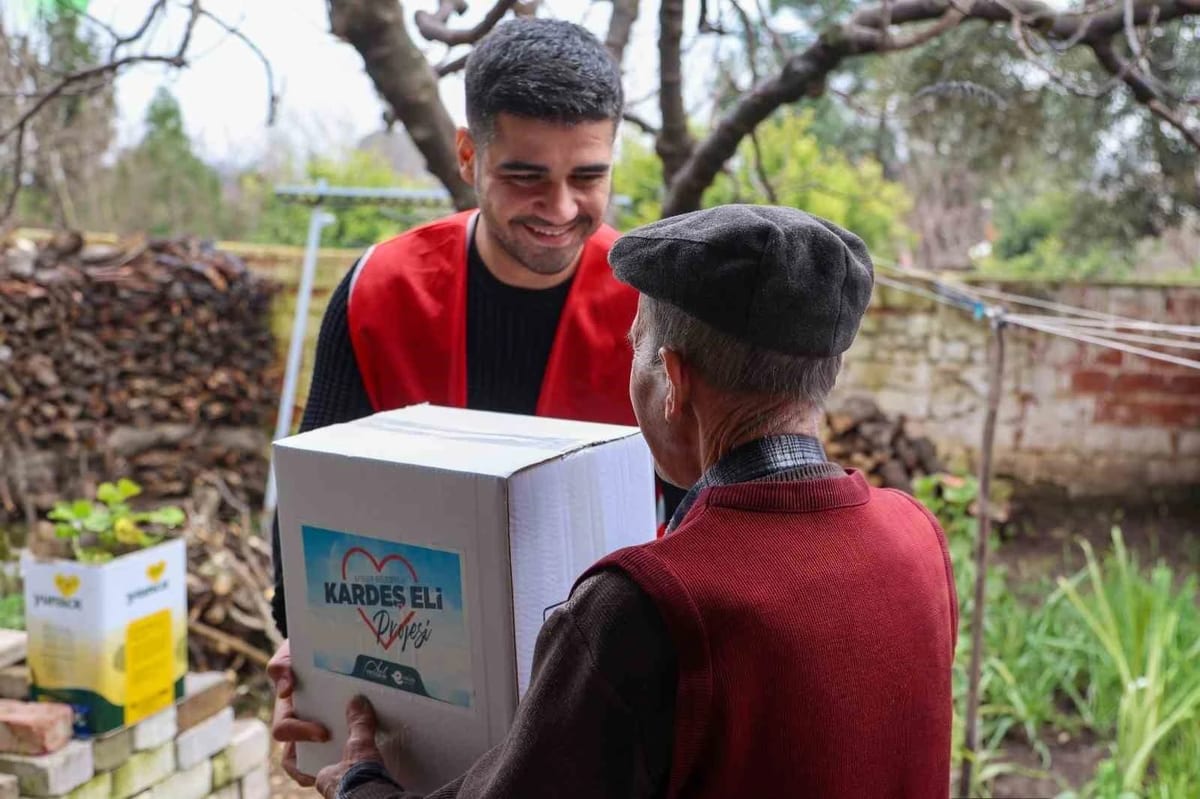 Efeler’de sosyal destekler binlerce vatandaşa ücretsiz ulaşıyor