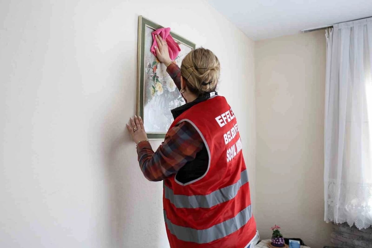 Efeler evde bakım hizmetleri yüreklere dokunuyor