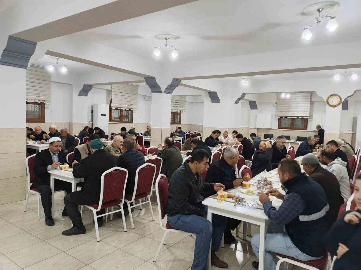 Efeler İlçe Müftülüğü Telli Dede Camii'nde sabah namazı buluşması düzenledi