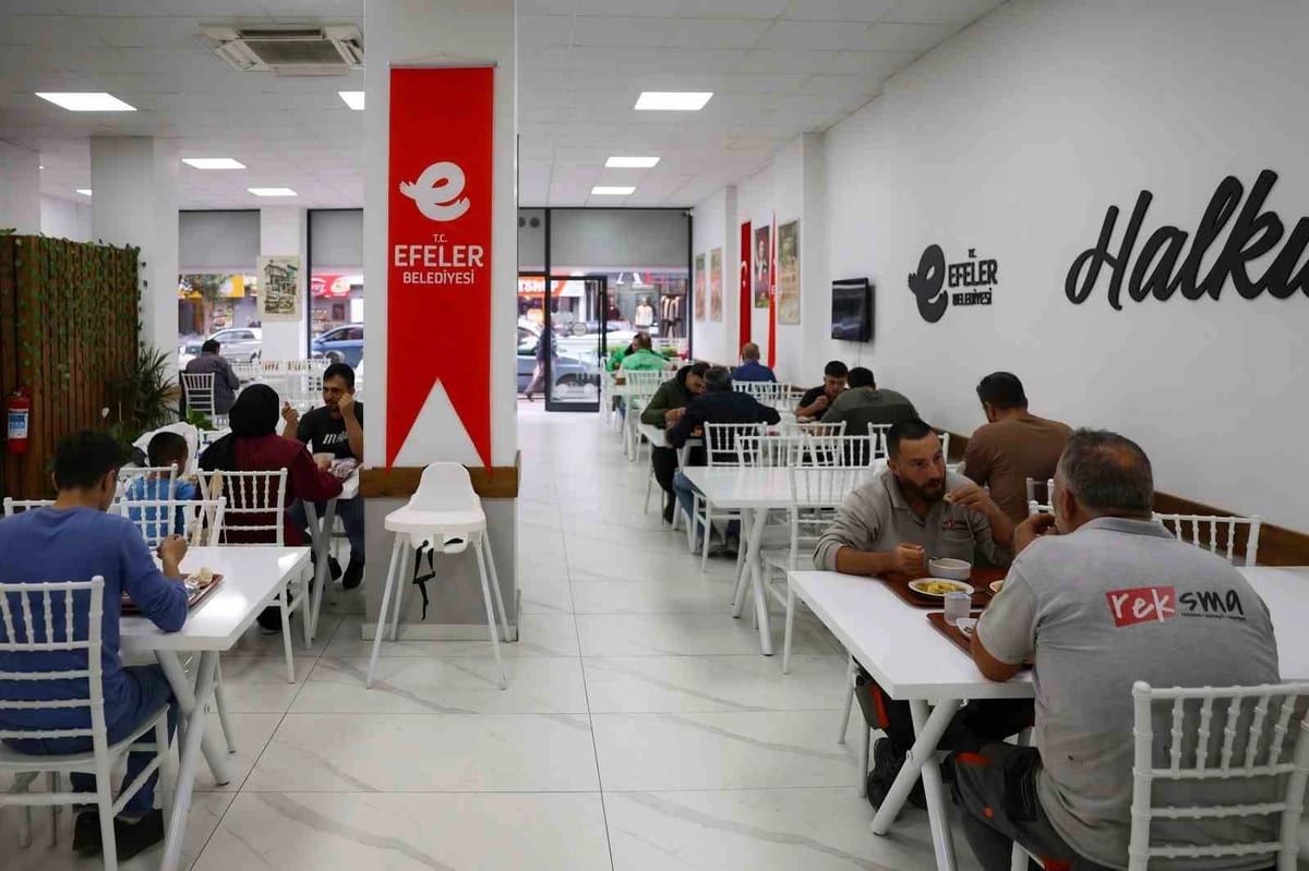 Efeler’in halk sofraları misafirlerini ağırlıyor