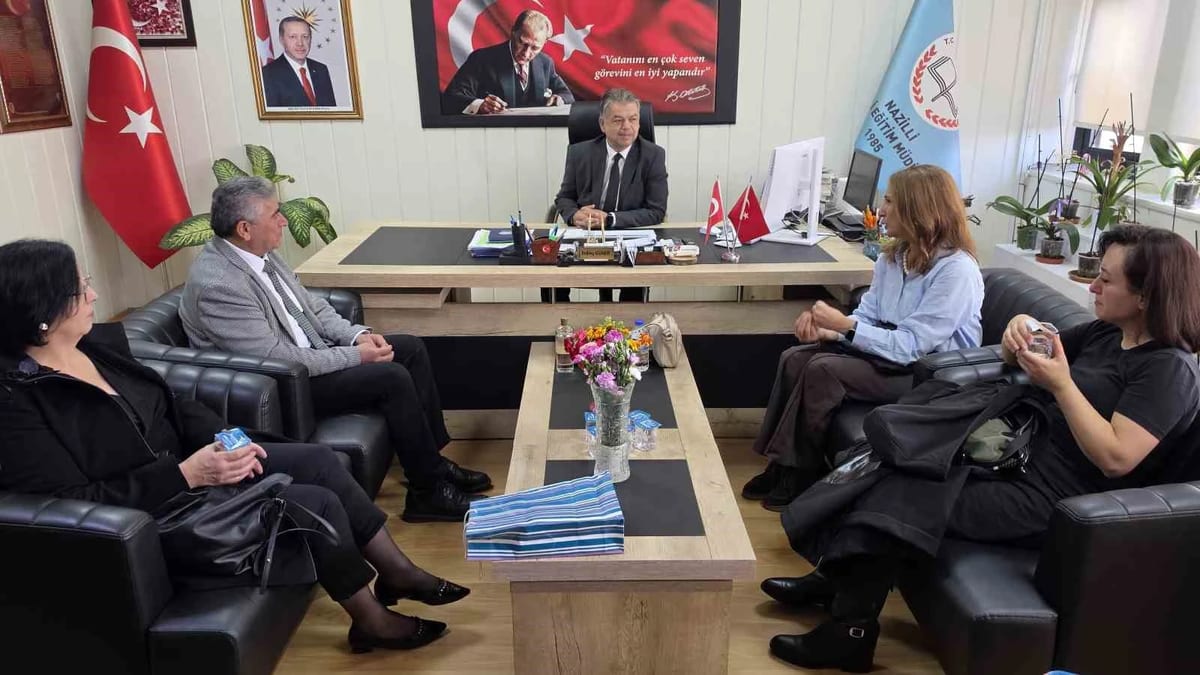 Erasmus+ ortağı öğretmenler İlçe Milli Eğitim Müdürü Güner'i ziyaret etti